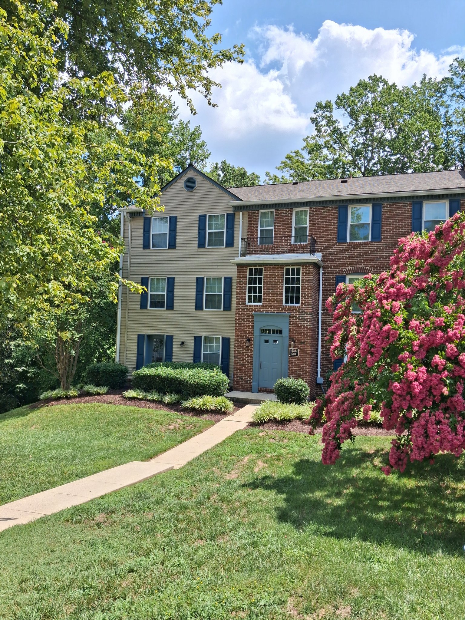 Arnold Condo: 630 Newbridge Ct