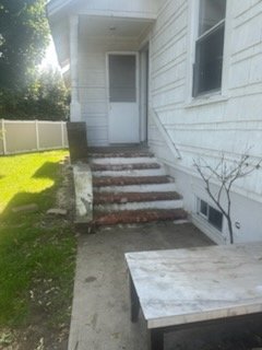 Hicksville Apartment: 41 3rd St.