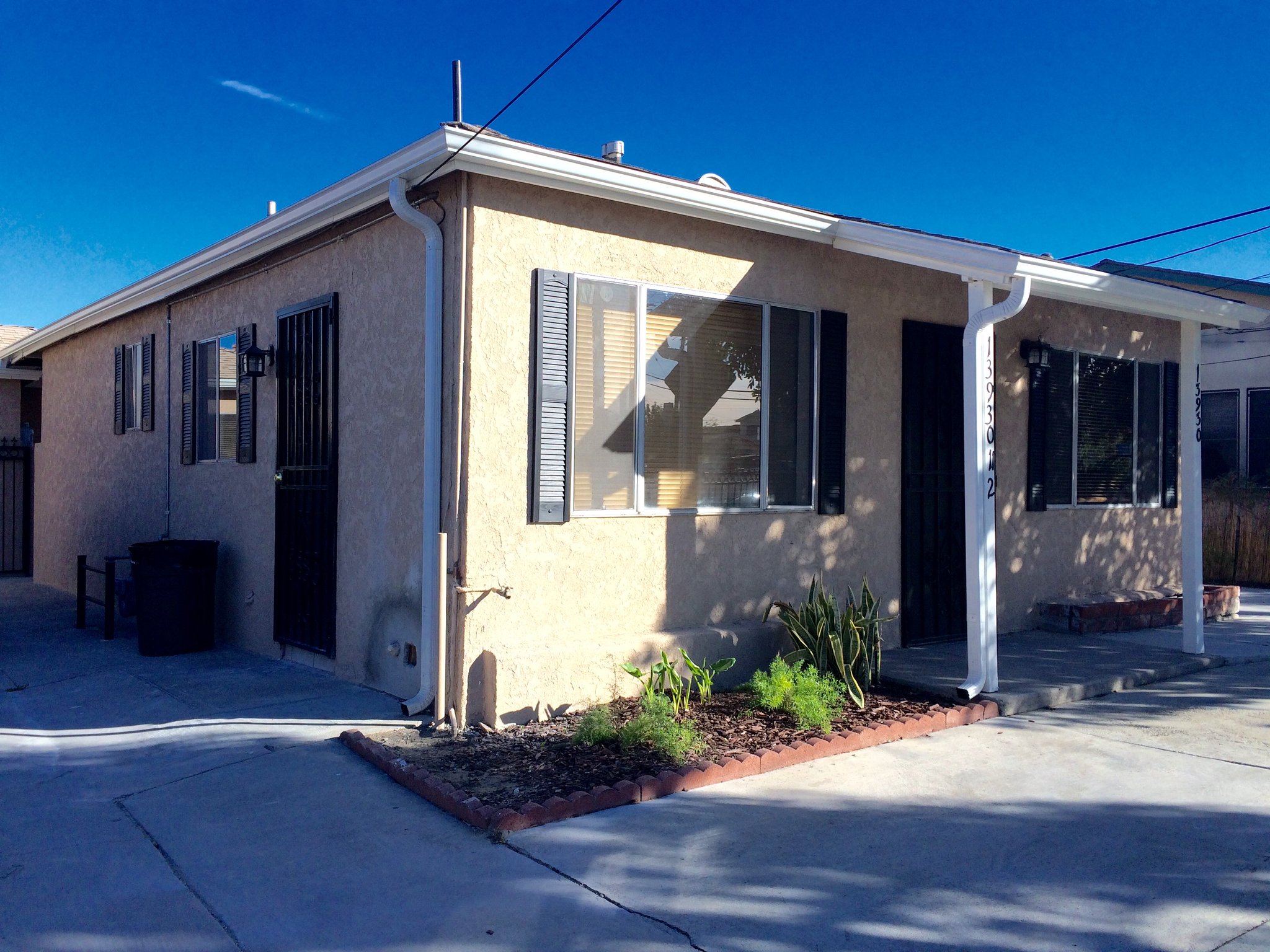 Paramount House: 13930 Anderson Street