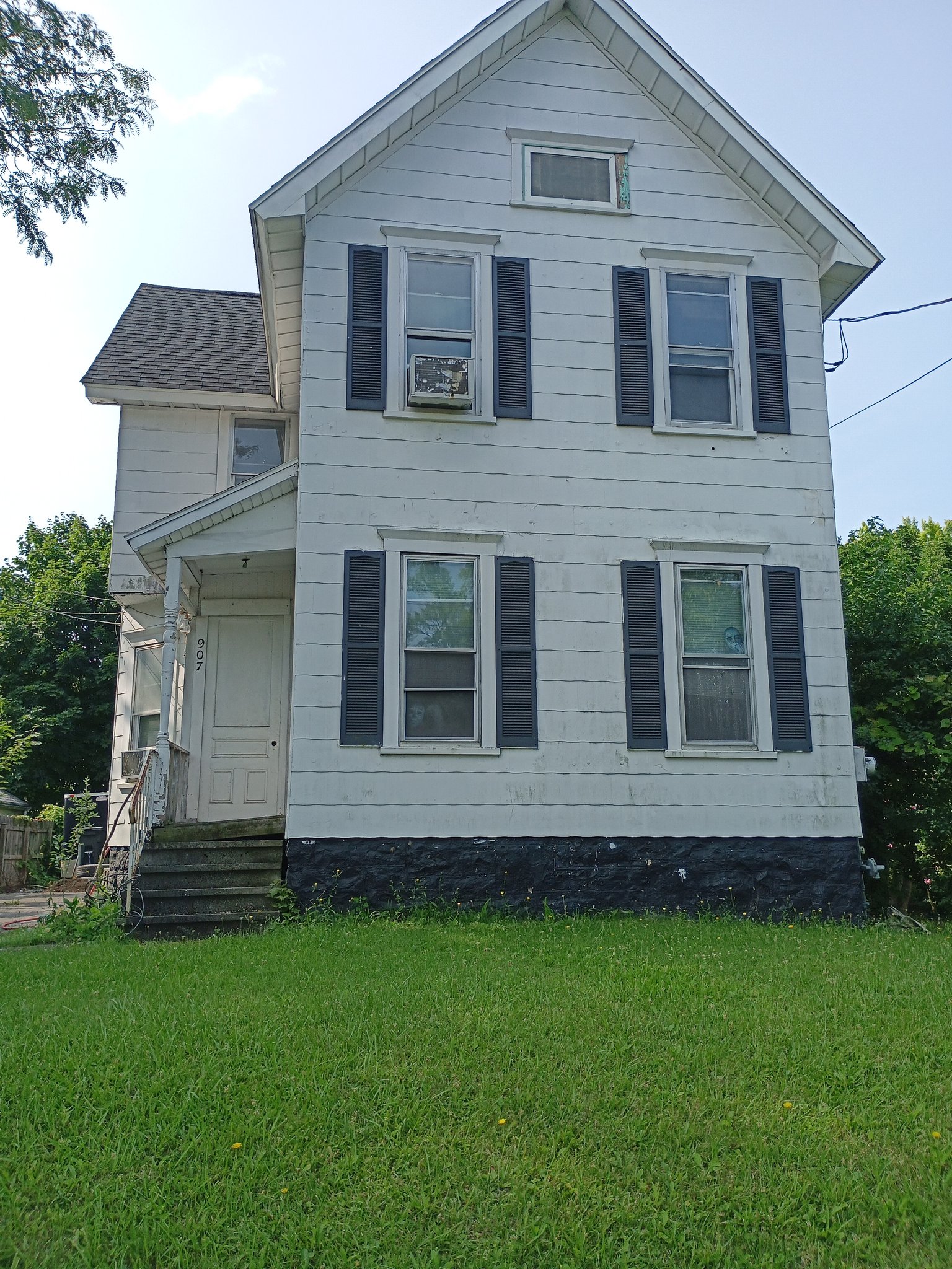 Syracuse House: 907 Grant Blvd