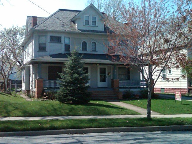 Lakewood Townhome: 1482 Lakewood Ave