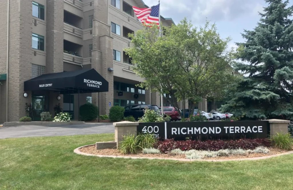 Appleton Condo: 400 N Richmond St #J