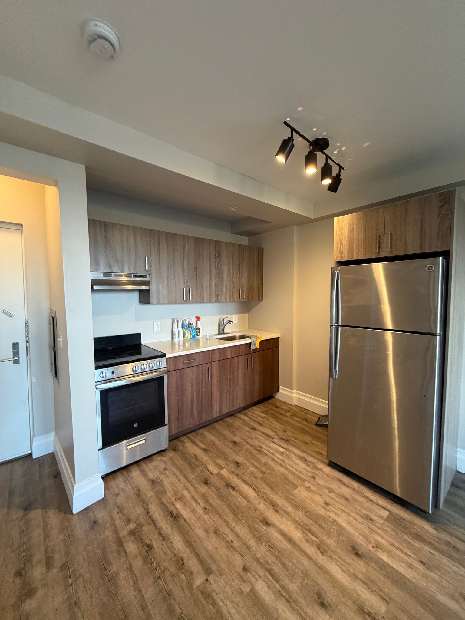 East Orange Apartment: 106 N Grove St