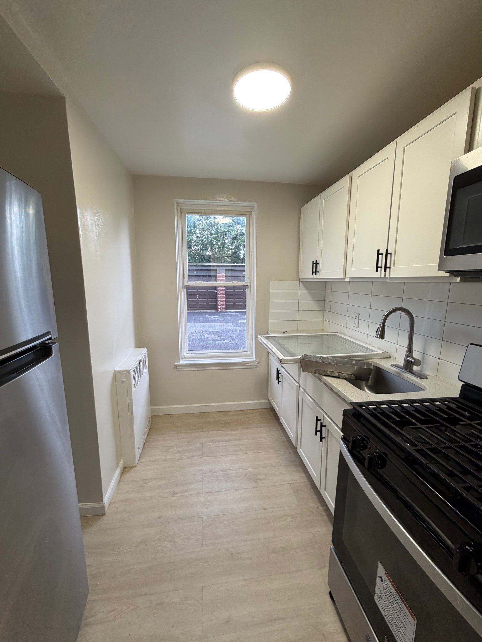 East Orange Apartment: 676 Park Ave