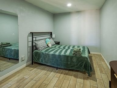 Ridgecrest House: 5509 Sydnor Ave