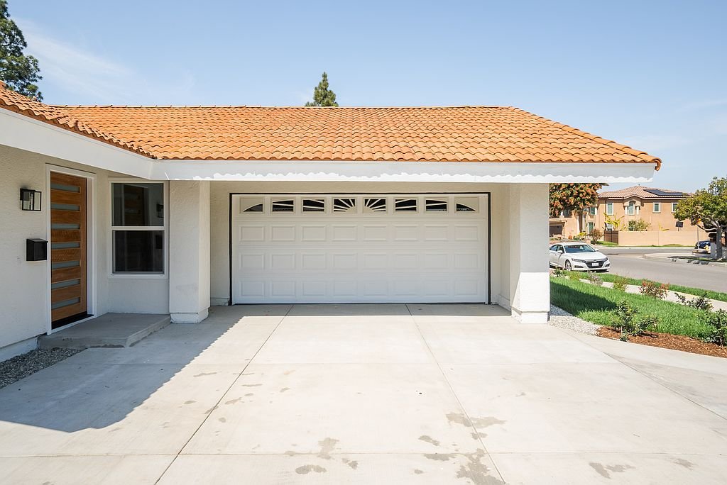 Cerritos House: 17314 De Groot Pl