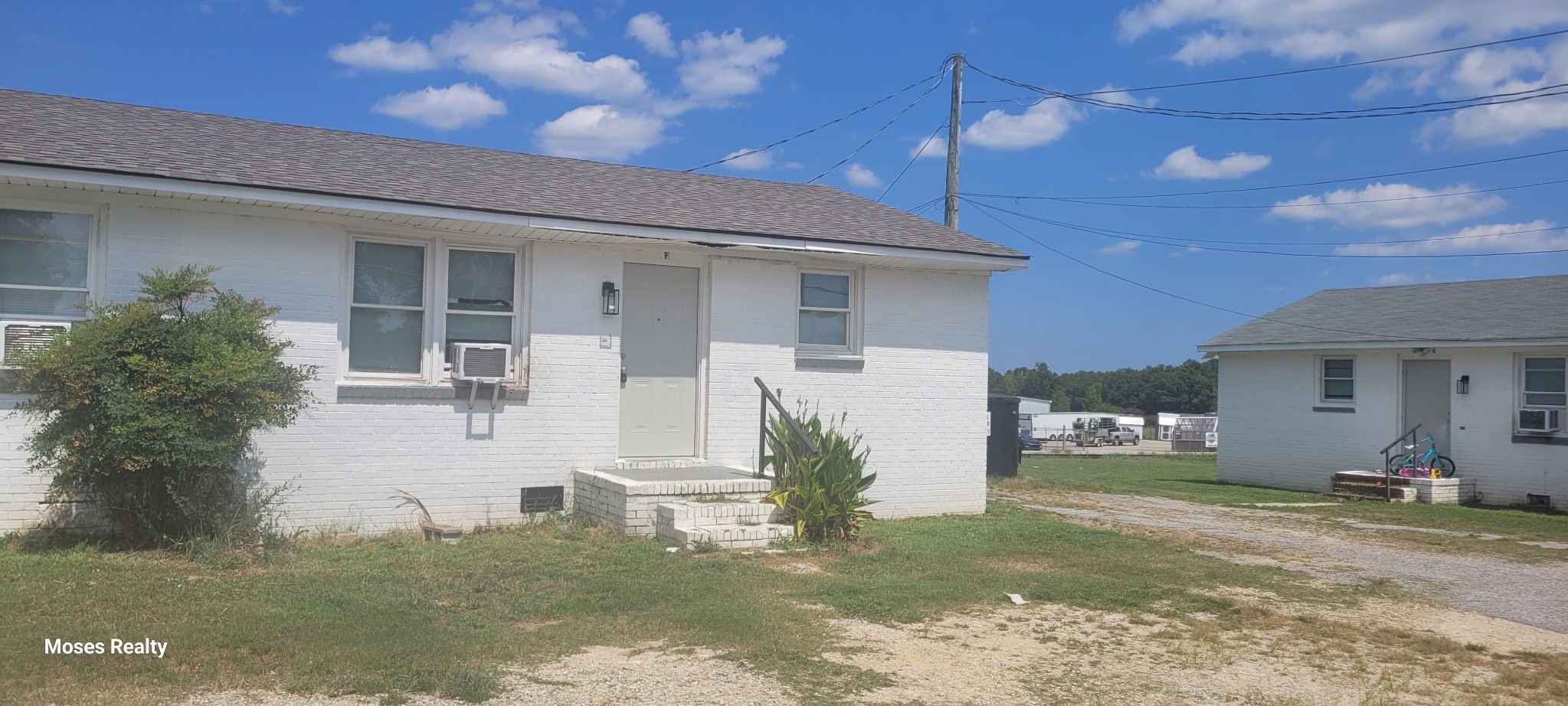 Gray Court Apartment: 4835 N Old Laurens Rd