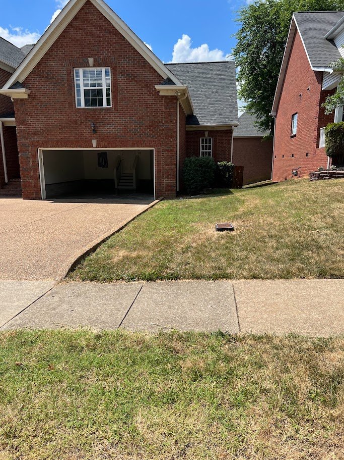 Hendersonville House: 109 Fieldcrest Cir