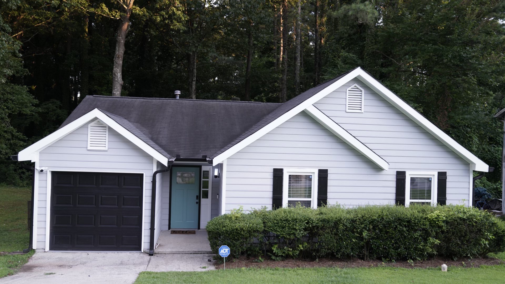 Atlanta House: 1695 Wee Kirk Rd SE