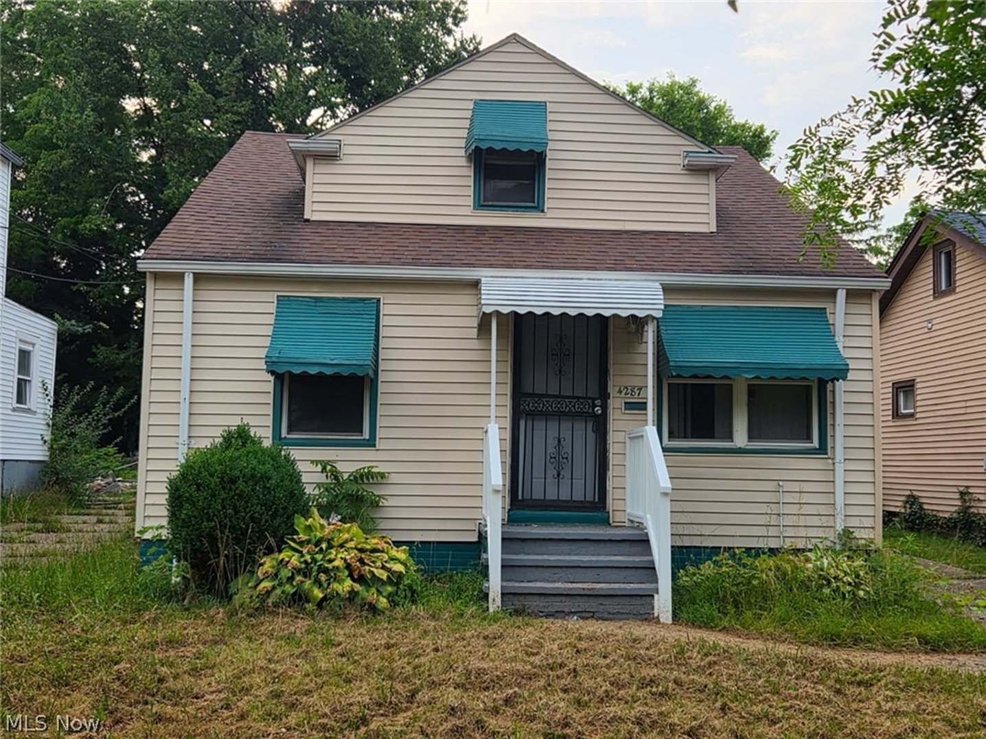 Cleveland House: 4287 E 162nd St