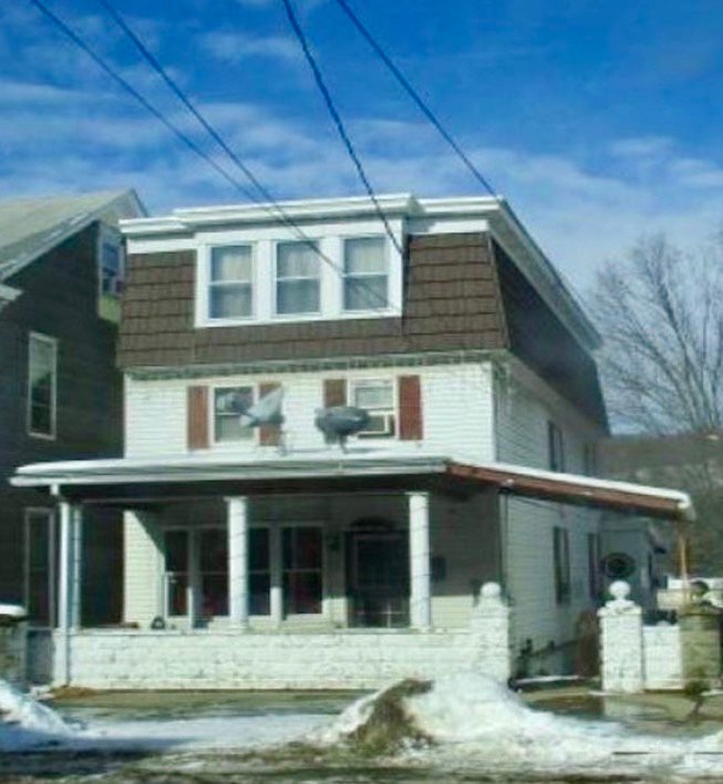 mount carmel House: 225 w avenue