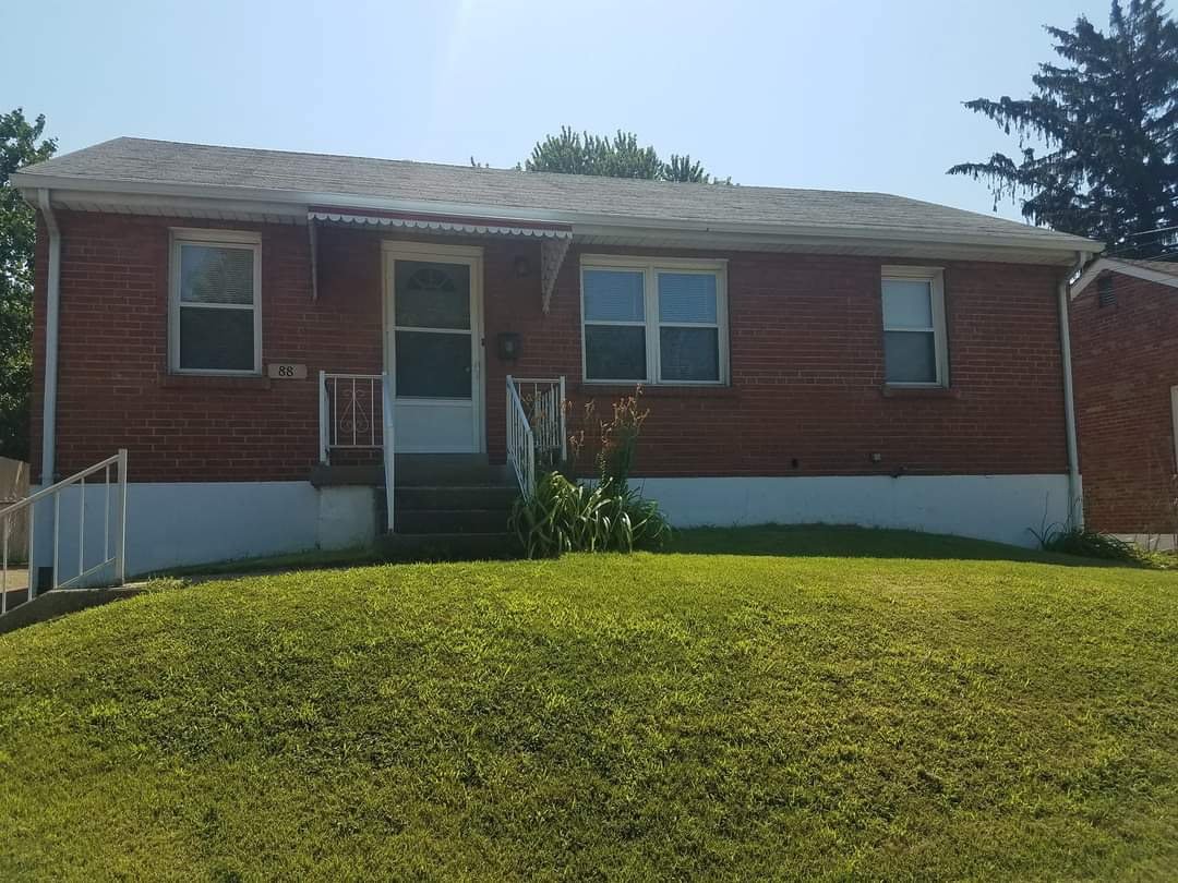 Saint Louis House: 88 S Laclede Station Rd