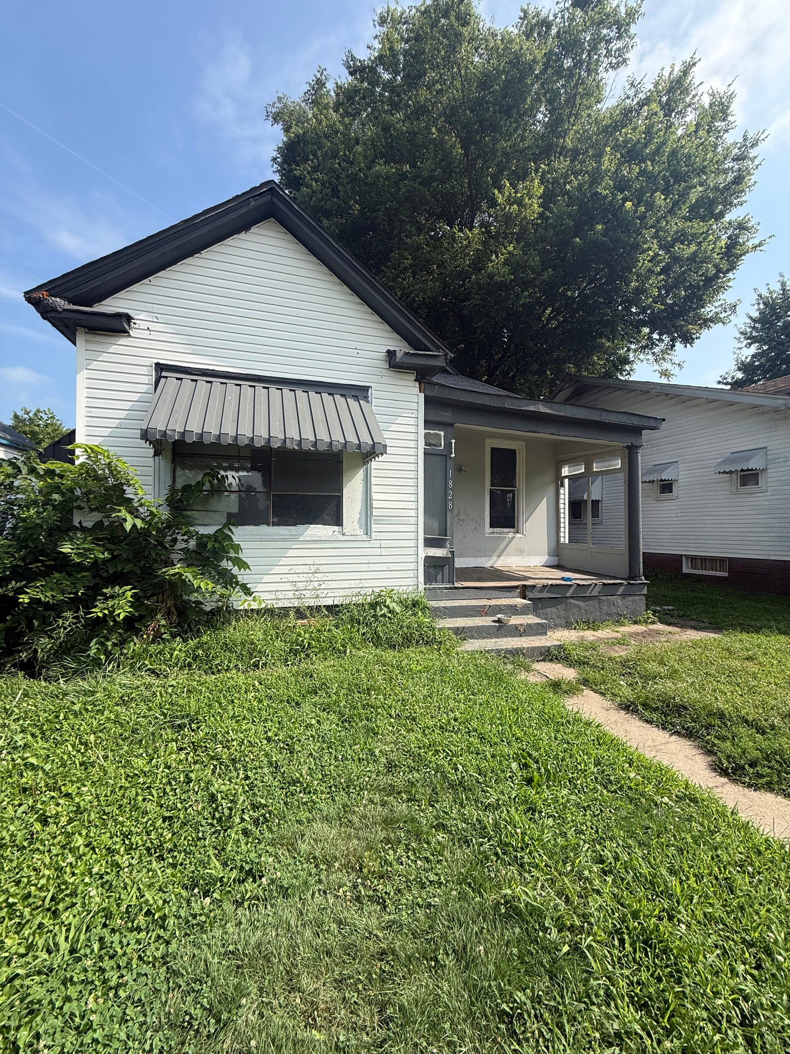 Decatur House: 1828 E Main St
