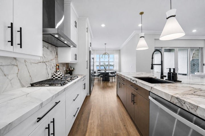 The Acreage House: 655 HOOKLINE Circle