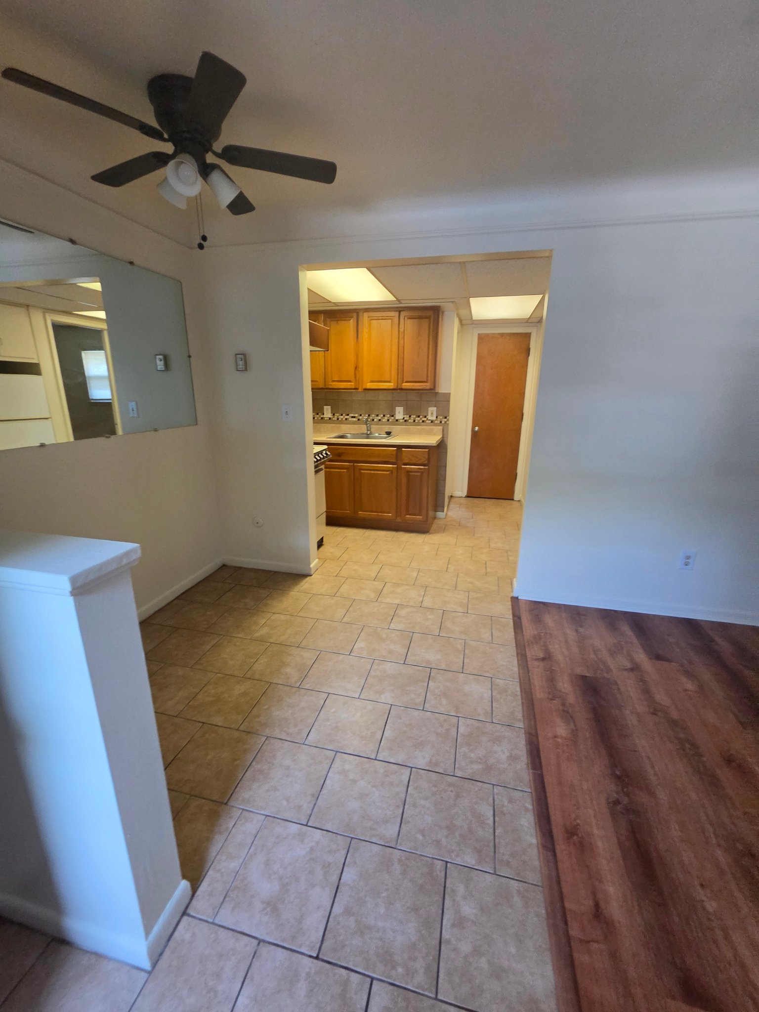 Royal Oak Apartment: 2640 Galpin Ave