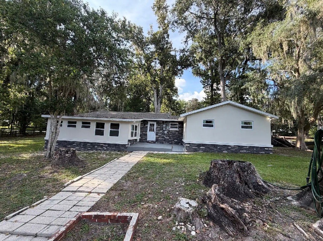 Ocala House: 300 SW 73rd Street