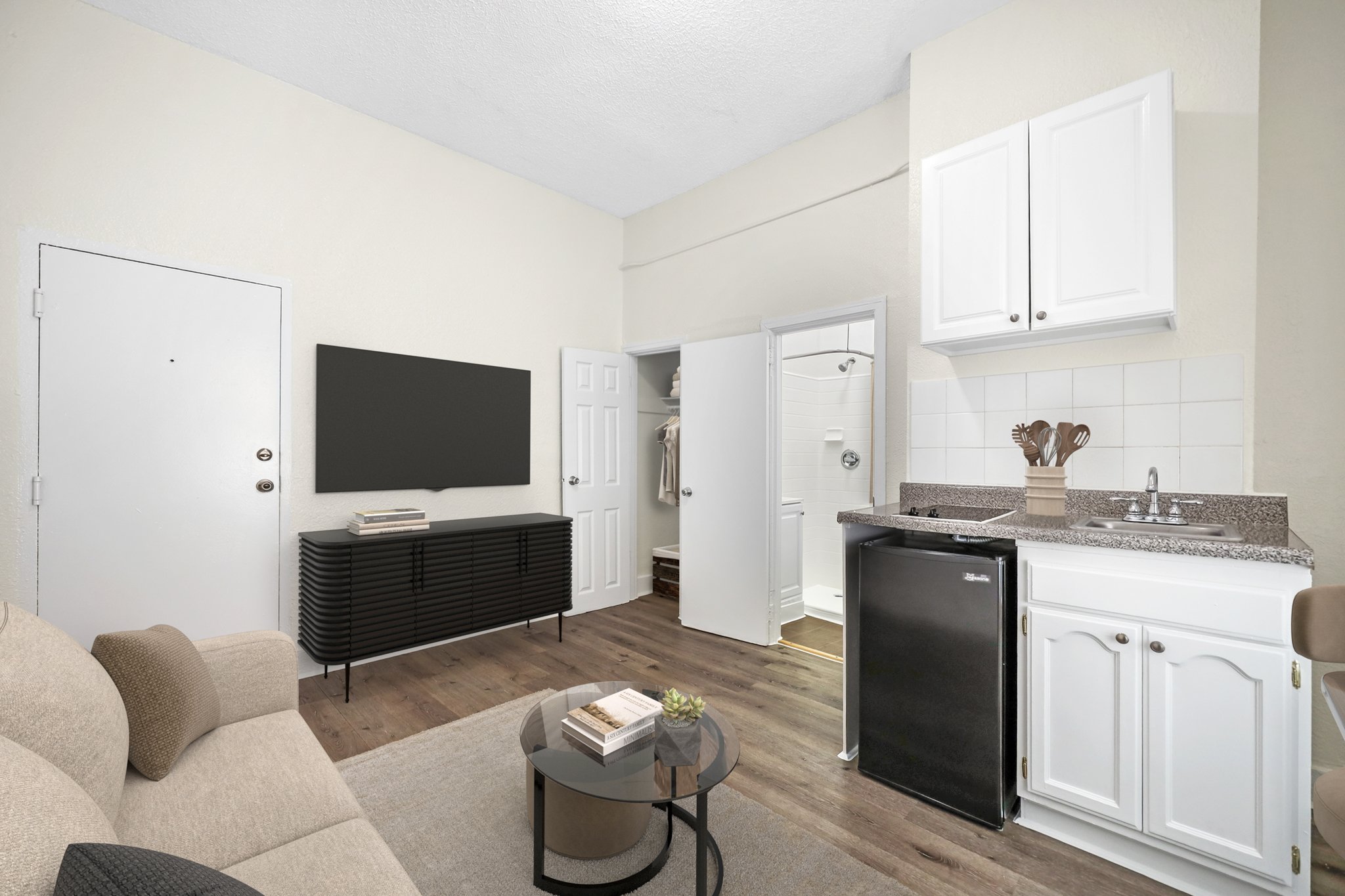 Los Angeles Apartment: 729 S Union Ave