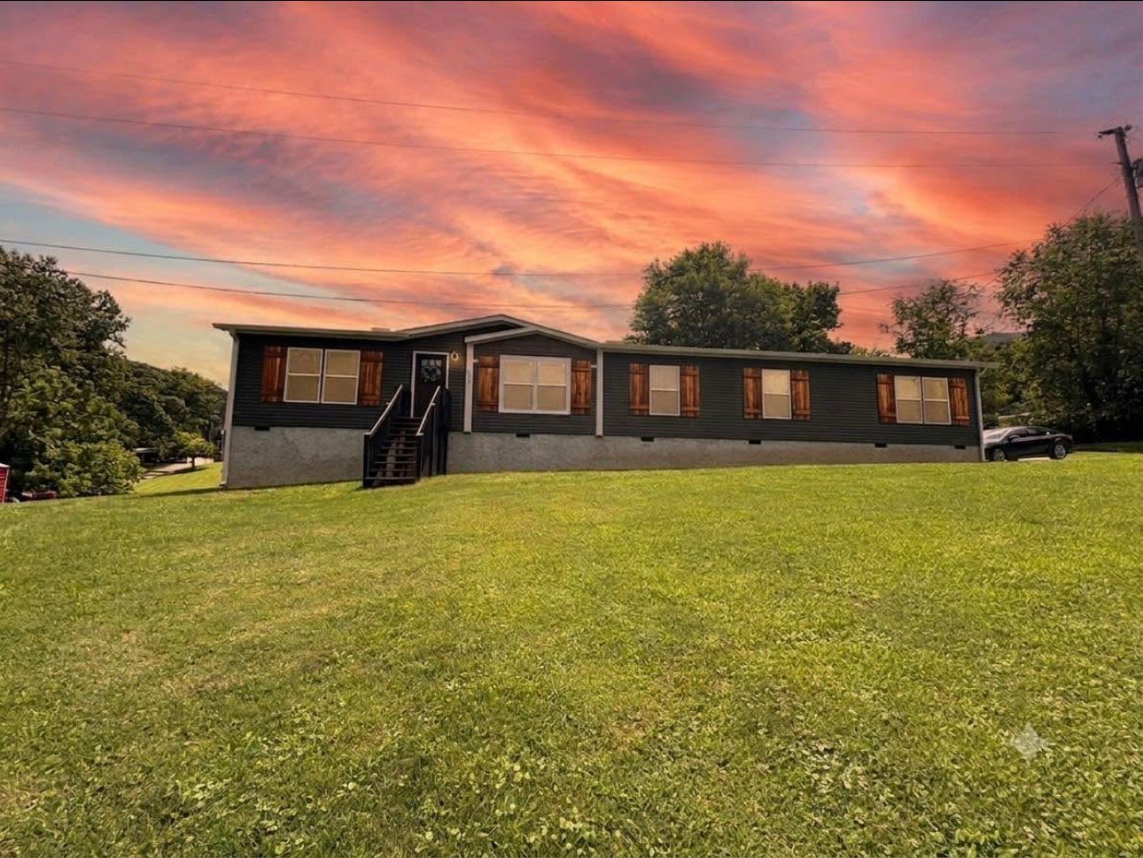 Townsend House: 124 Kathy Ln