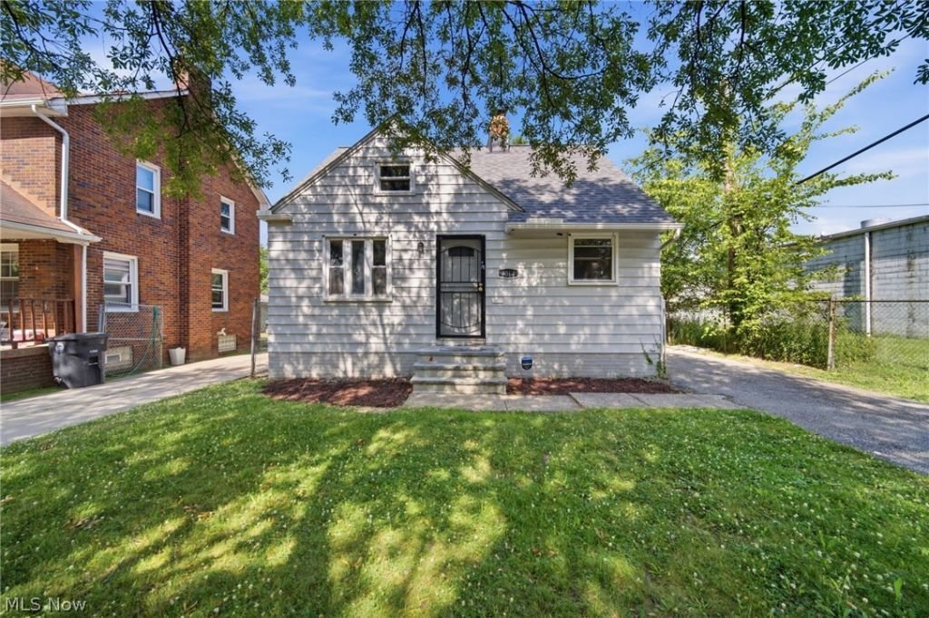 CLEVELAND House: 4068 E 155 ST