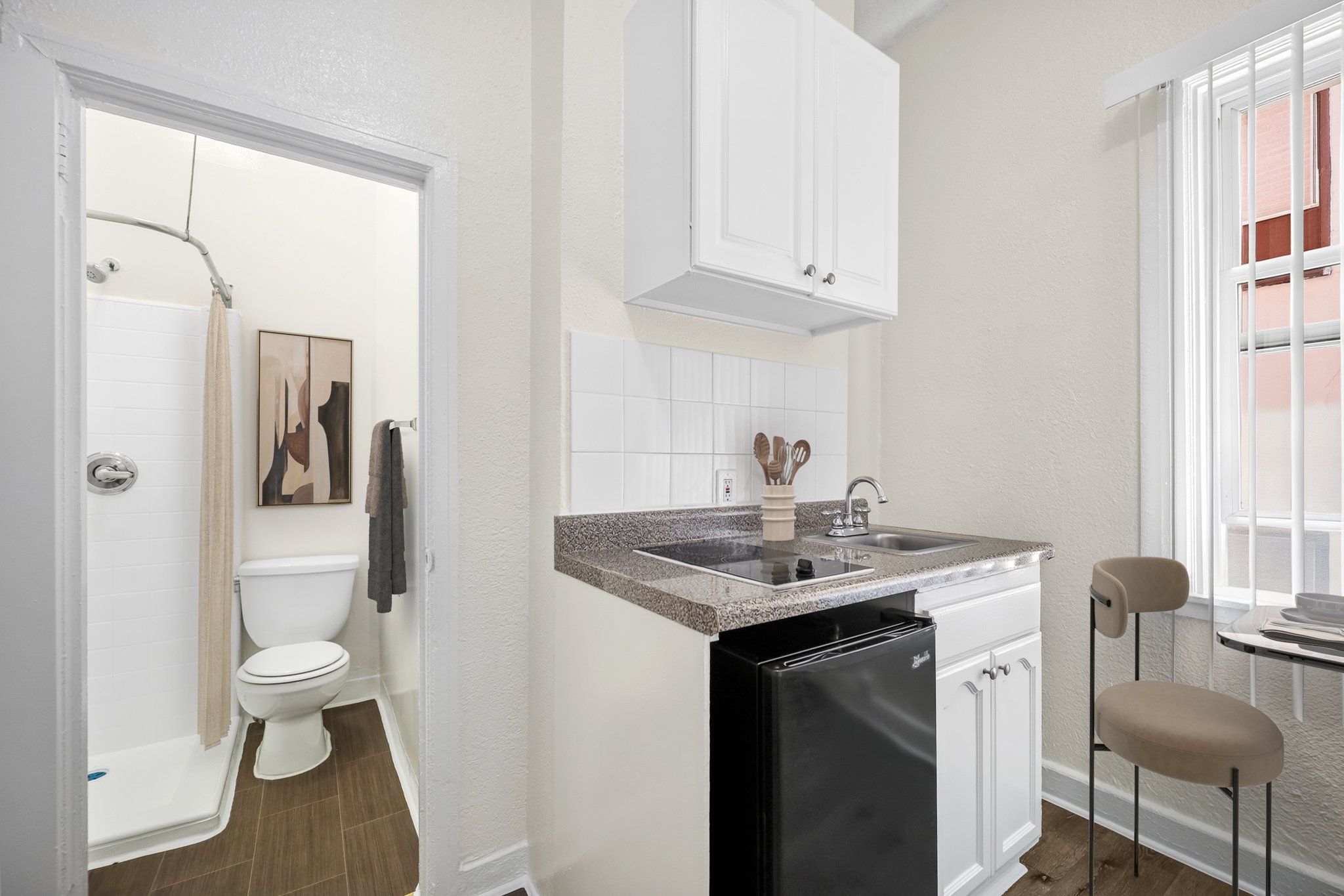 Los Angeles Apartment: 729 S Union Ave