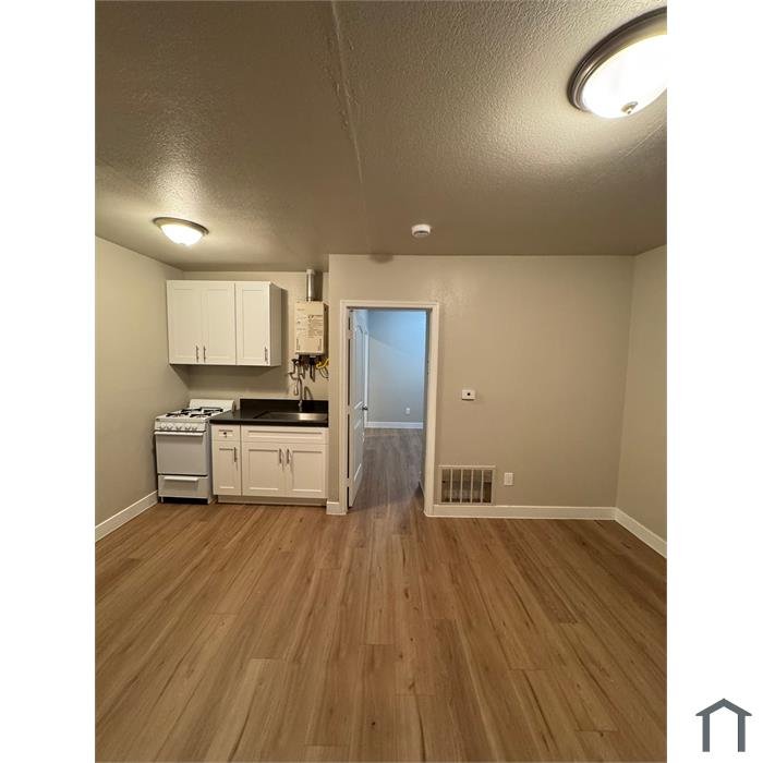 Los Angeles Apartment: 928 W. 83rd St