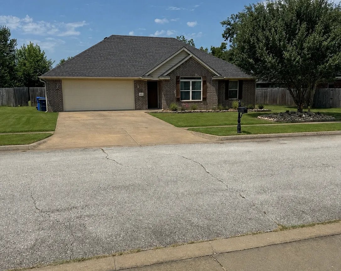 Fayetteville House: 489 North Drewrys Bluff Drive