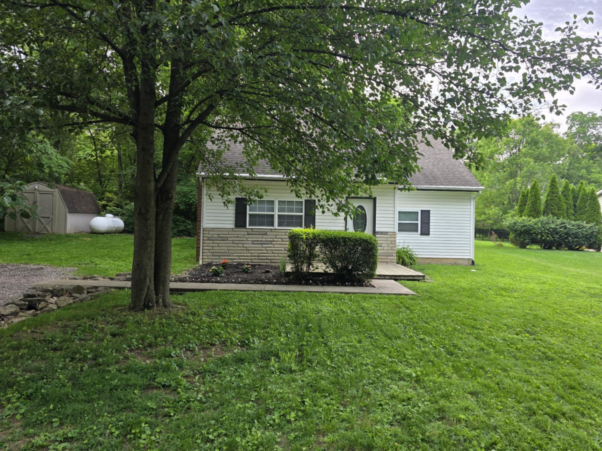 Powell House: 156 W Cherokee Dr