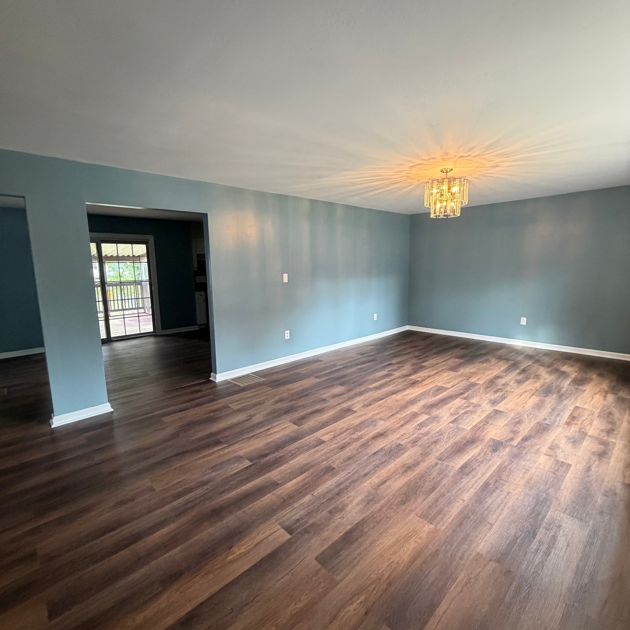 Trenton House: 21 Berg Ave