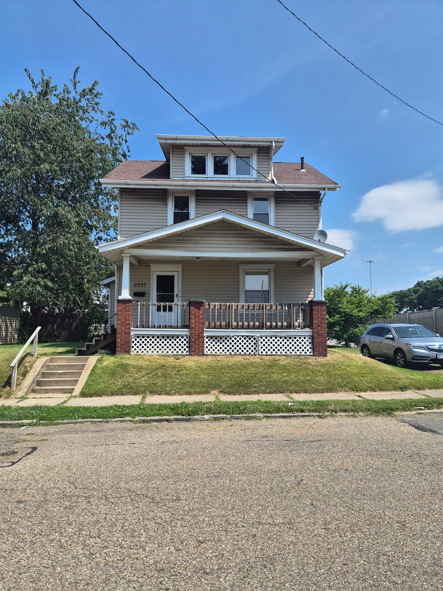 Canton House: 2227 6th St NW