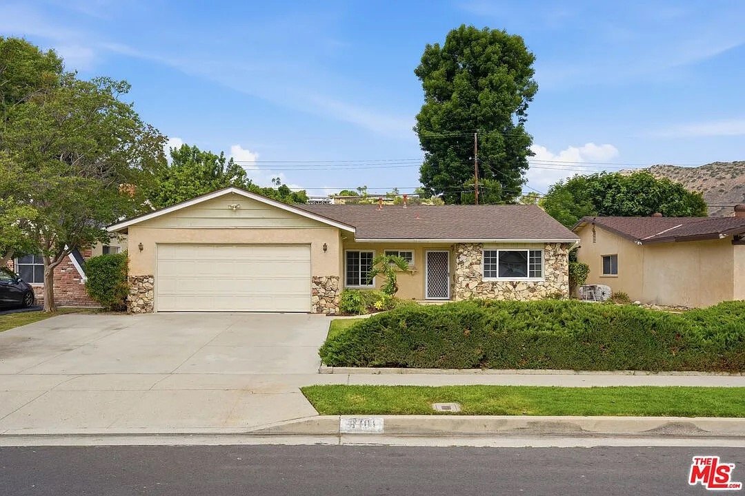 West Hills House: 6701 Neddy Ave
