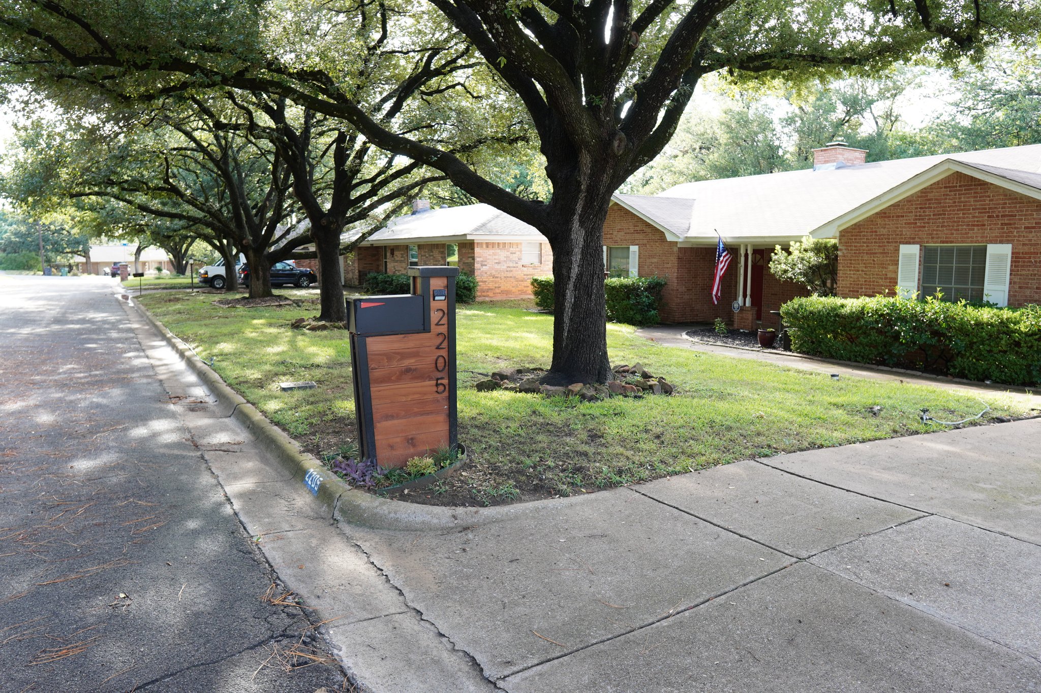 Arlington House: 2205 Vail Ct