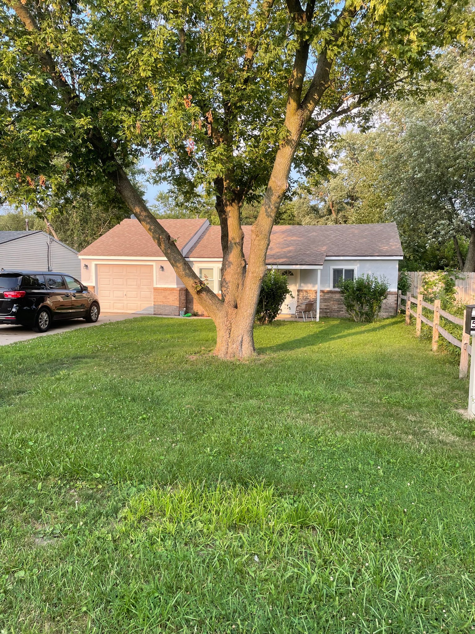 Toledo House: 5124 Winona Dr
