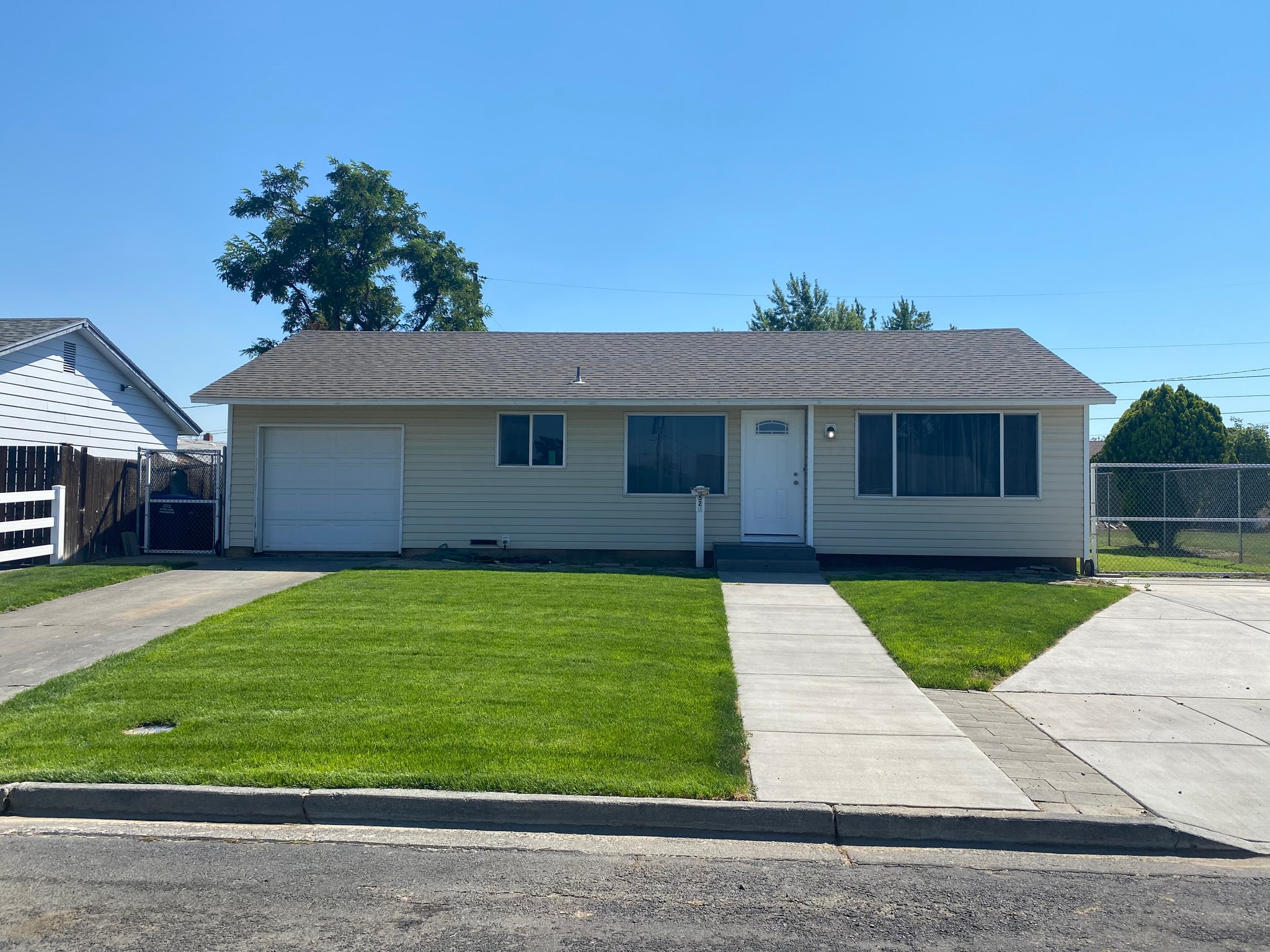 Moses Lake House: 529 N Earl Rd