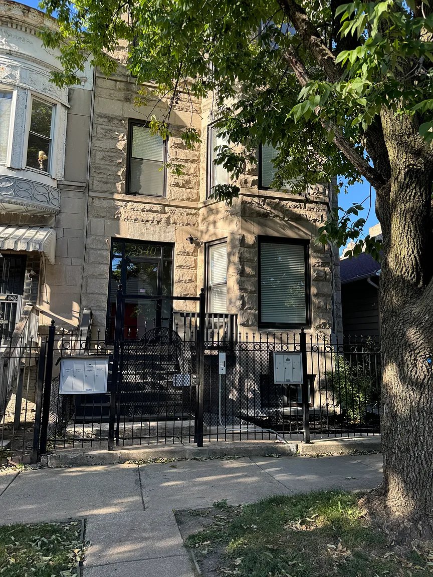 CHICAGO Apartment: 2840 W Fulton