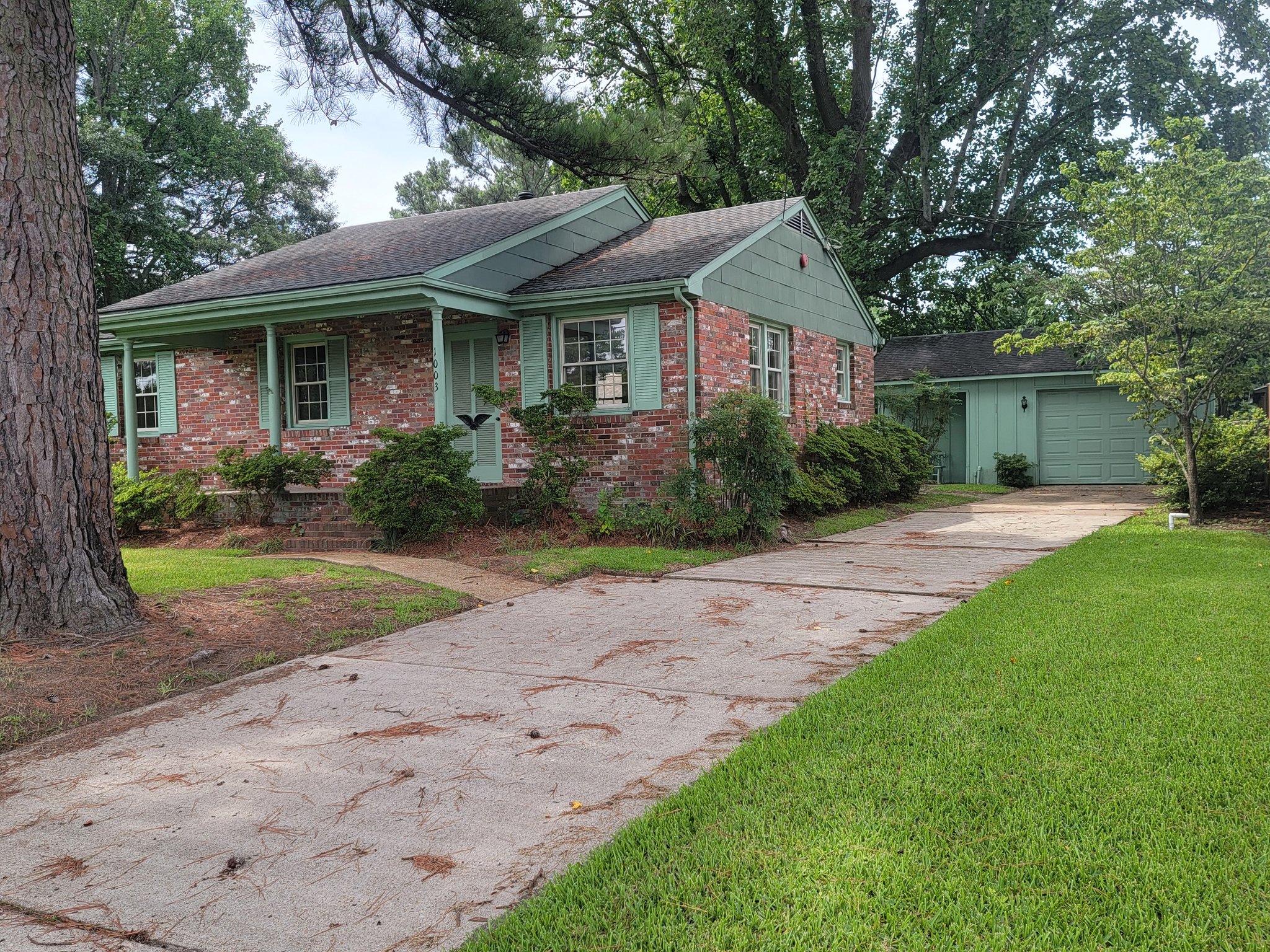 Chesapeake House: 1003 White Pine Dr