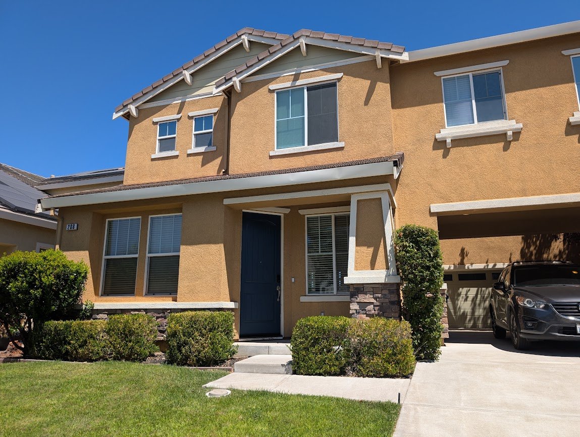 Oakley House: 208 Yellow Rose Circle