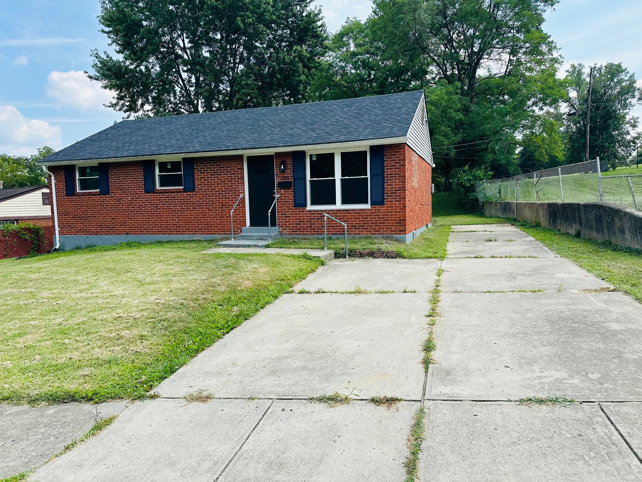Hamilton House: 189 Algonquin Dr