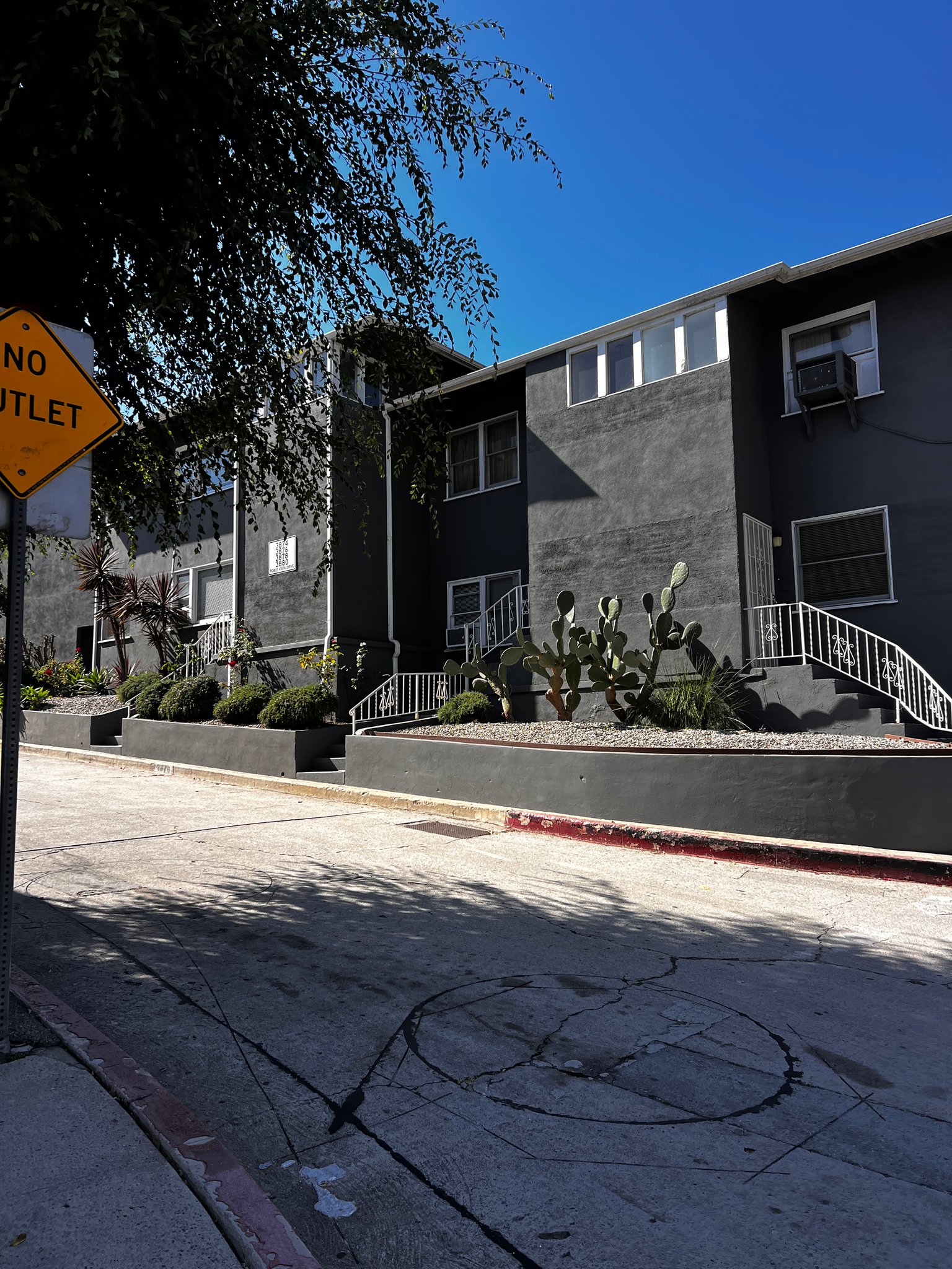 Los Angeles Apartment: 3880 Roble Vista Drive