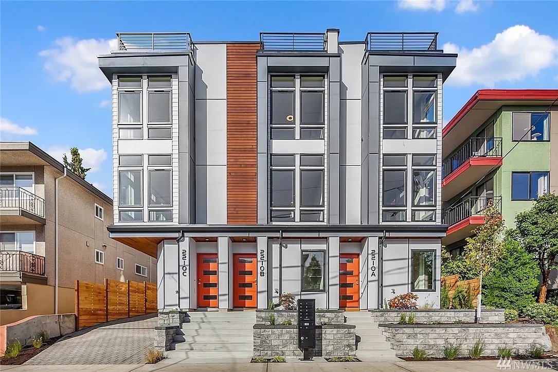 Seattle Townhome: 2212 NW 59th St