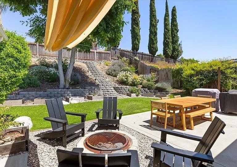 Poway House: 12243 Buckskin Trl