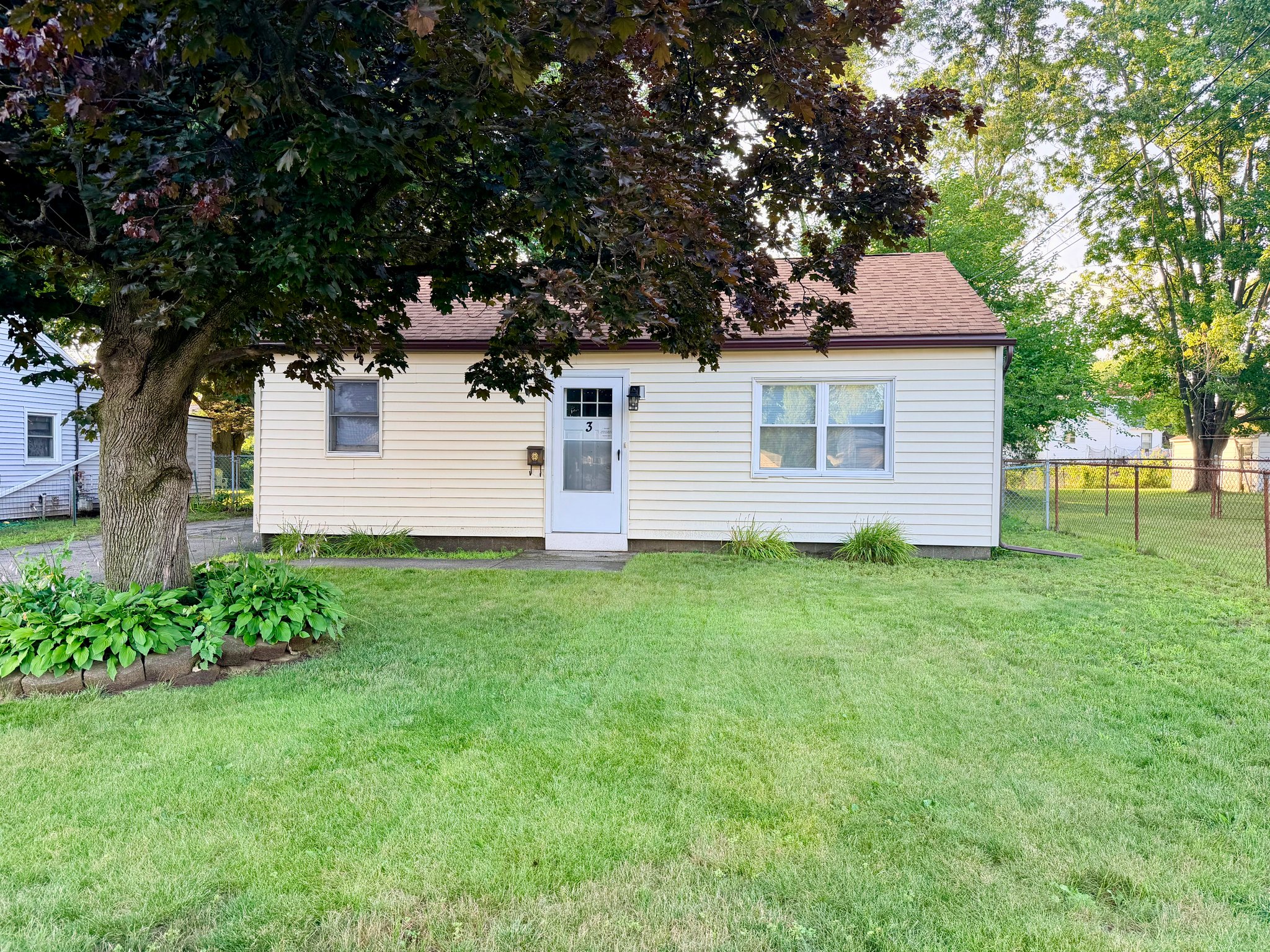 Albany House: 3 Miracle Ln