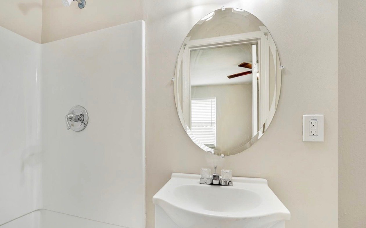 Belton House: 808 Bisson Loop