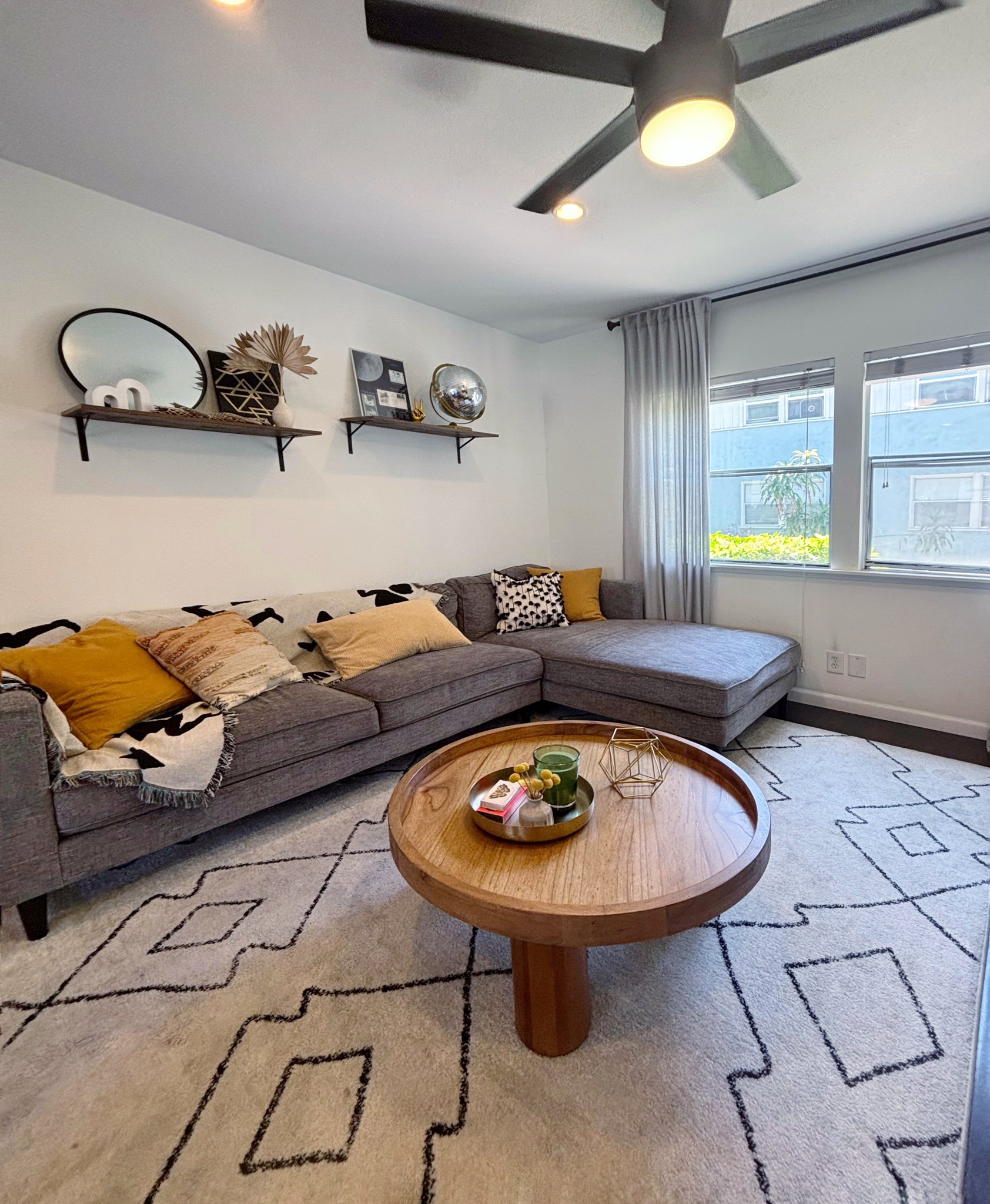 Los Angeles Condo: 3625 Kalsman Dr