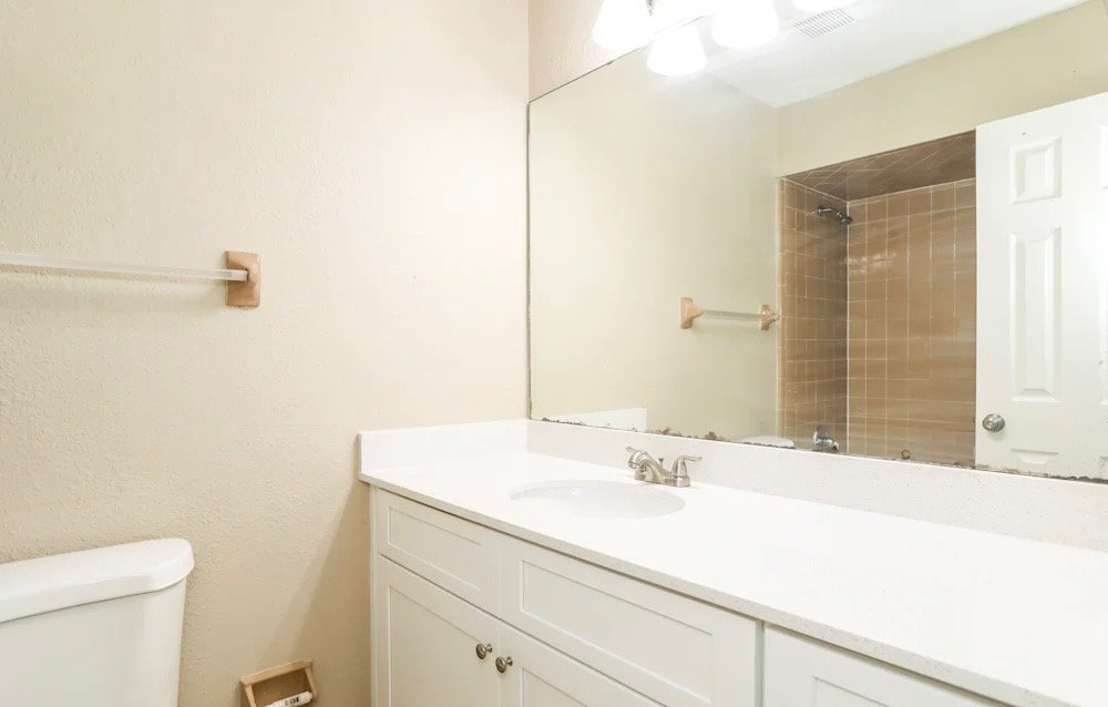 Jacksonville House: 8330 Country Creek Blvd