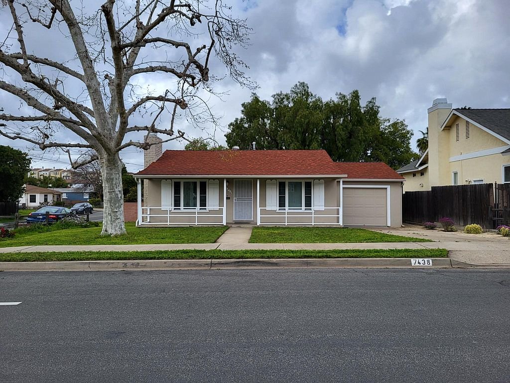 La Mesa House: 7438 Ohio Pl