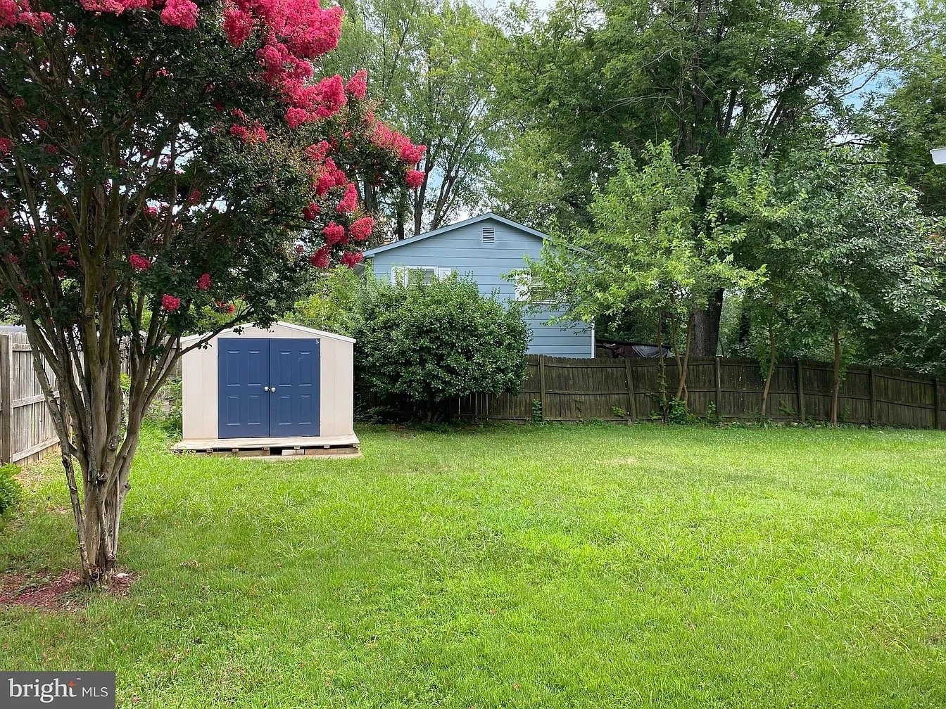 Woodbridge House: 13223 hawthorn ln