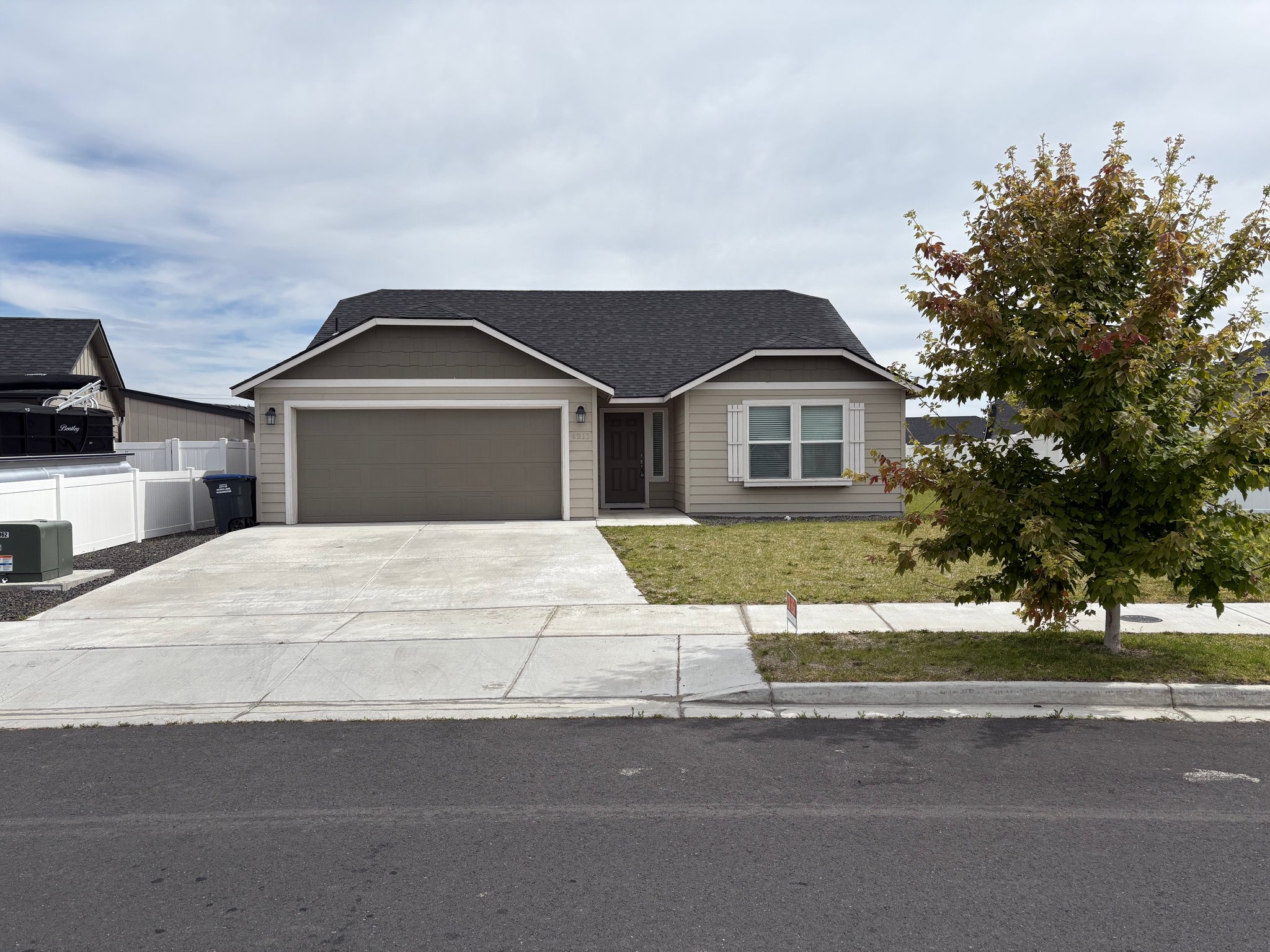 Moses Lake House: 4213 W Wood Ct