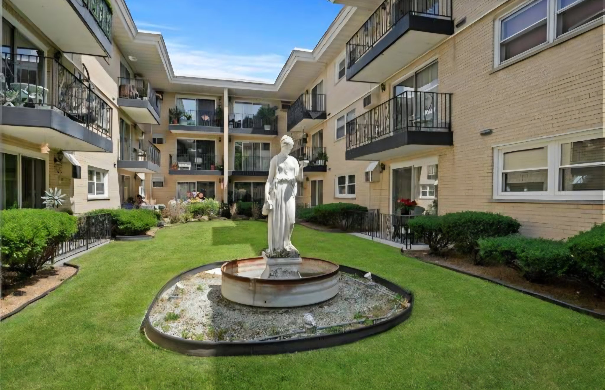 Chicago Condo: 6161 W Higgins Ave