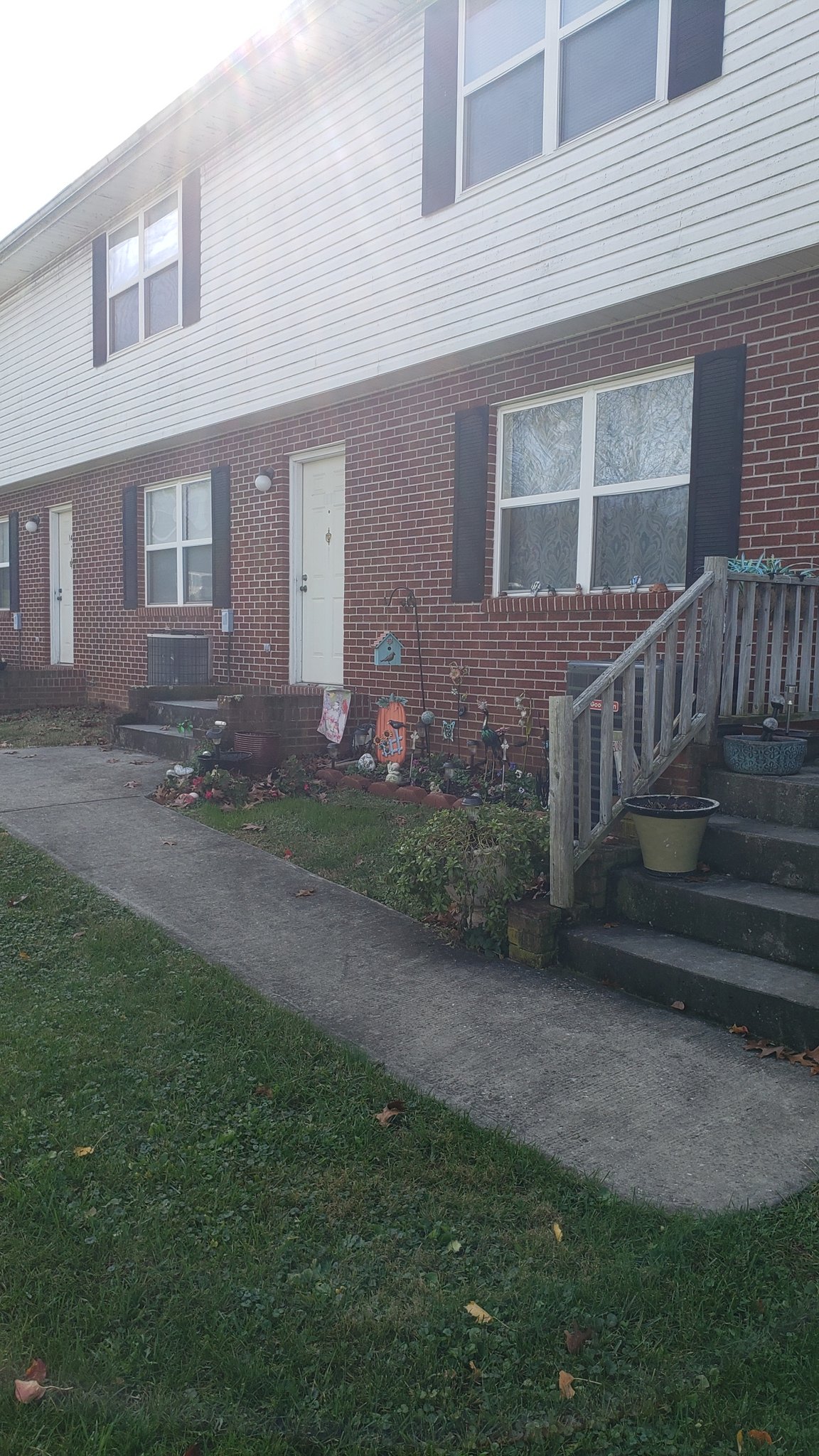 Dublin Townhome: 325 Long St