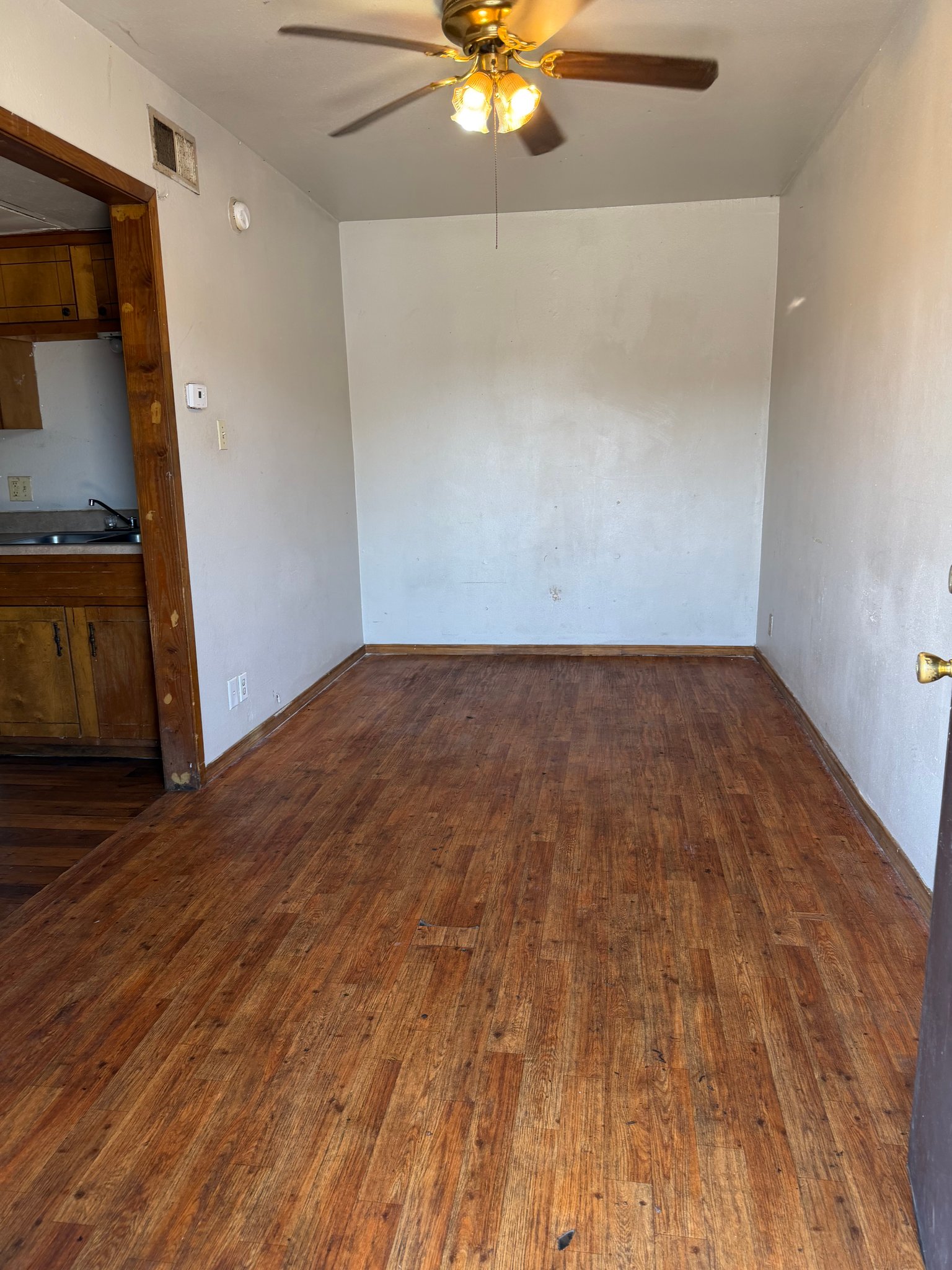 Paris Apartment: 750 bonham st